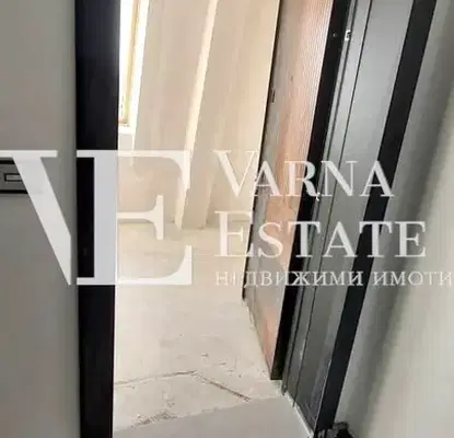 Снимка 5 — Двустаен апартамент с тераса в центъра на Виница, Варна