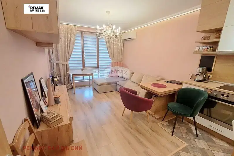 Двустаен апартамент с лоджия във Виница, Варна, тухлено строителство