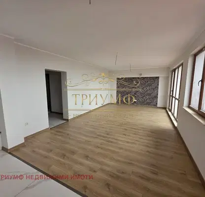Снимка 2 — Тристаен апартамент с панорамна тераса във Виница, Варна