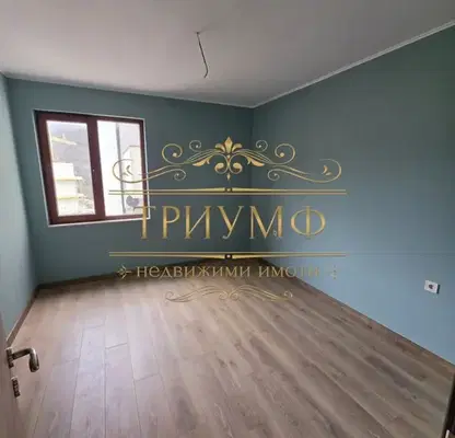 Снимка 5 — Тристаен апартамент с панорамна тераса във Виница, Варна