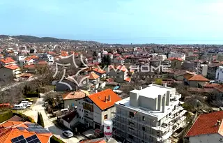 Тристаен апартамент в Виница с двор и паркомясто