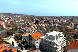 Тристаен апартамент в Виница с двор и паркомясто
