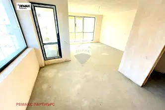 Тристаен апартамент с панорамна тераса във Виница, Варна