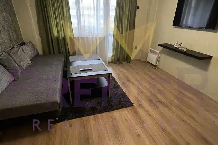 Едностаен апартамент с тераса във Варна, ВИНС-Червен площад