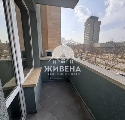 Снимка 3 — 3-стаен апартамент в центъра на Варна с две тераси