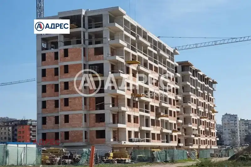 Двустаен апартамент с паркомясто във Владислав Варненчик, Варна