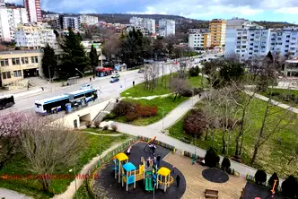 Тристаен апартамент с панорамна гледка във Варна, Владислав Варненчик