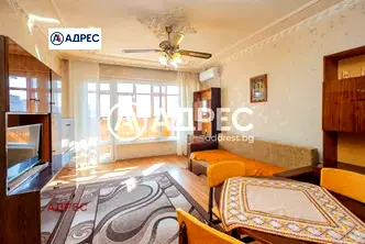 Двустаен апартамент с голяма тераса във Възраждане 1, Варна