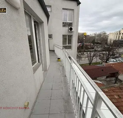 Снимка 5 — Просторен 1-стаен апартамент с тераса в Зимно кино Тракия, Варна