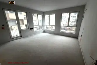 Просторен 3-стаен апартамент с тераса в Зимно кино Тракия, Варна
