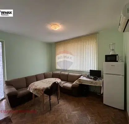 Снимка 3 — Тристаен апартамент с тераса в Зимно кино Тракия, Варна