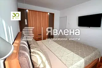 Четиристаен апартамент с три балкона в Зимно кино Тракия, Варна