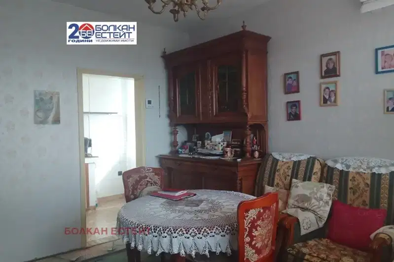 4-bedroom apartment in Veliko Tyrnovo, Akaciya