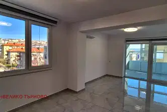 Тристаен апартамент във Велико Търново, Център