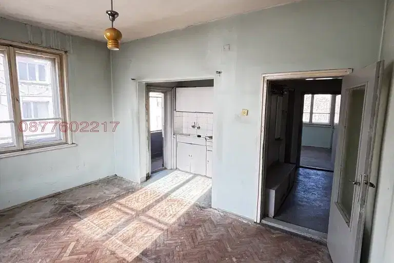 3-bedroom apartment in Yambol, Centyr