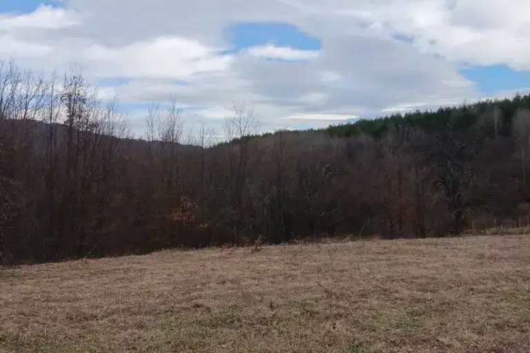 Plot in Oblast Lovech, Aprilci