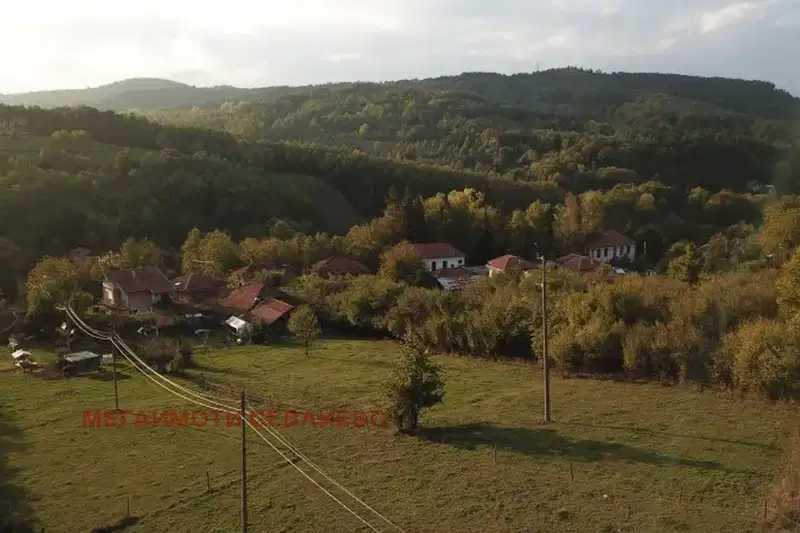 Plot in Oblast Lovech, Aprilci