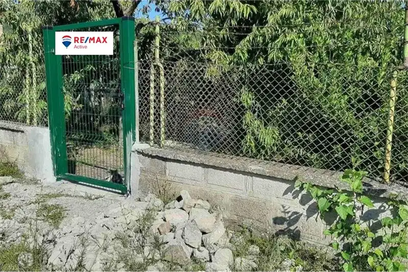 Парцел във Варна, Девня
