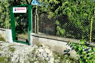 Парцел във Варна, Девня