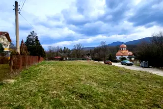Парцел в София, Правец