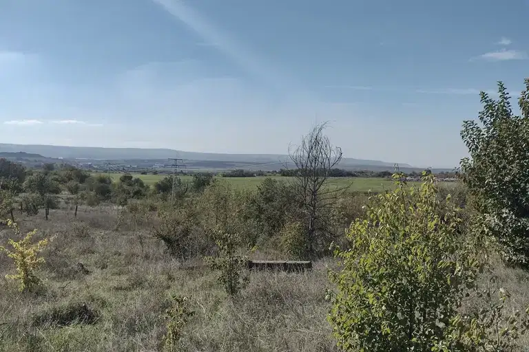 Парцел във Варна, с. Езерово