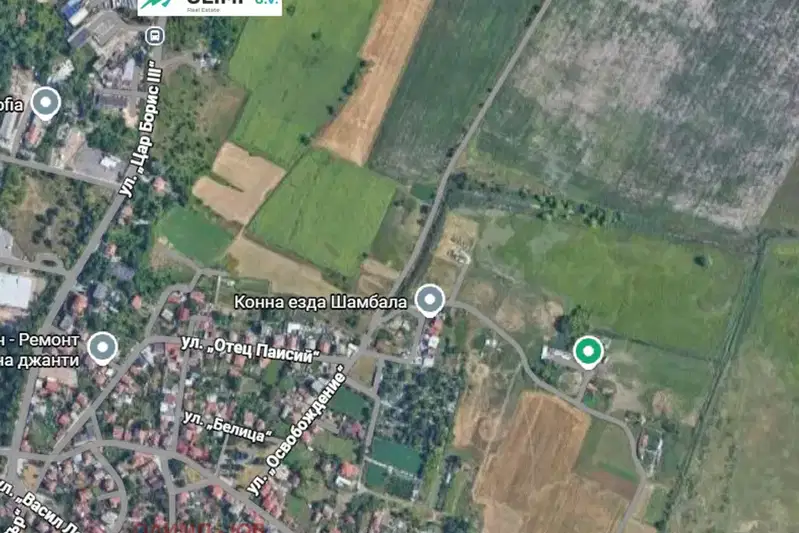 Plot in Kazichene
