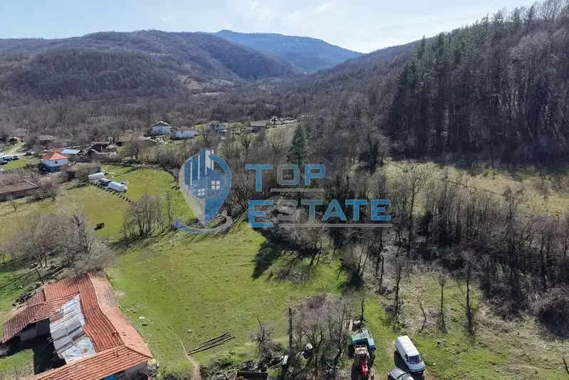 Plot in Veliko Tyrnovo, Razsoha