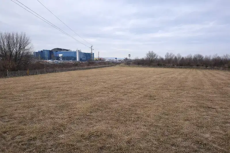 Plot in Sofiya, Letishte Sofiya