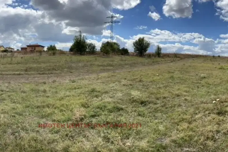 Парцел в София, Требич