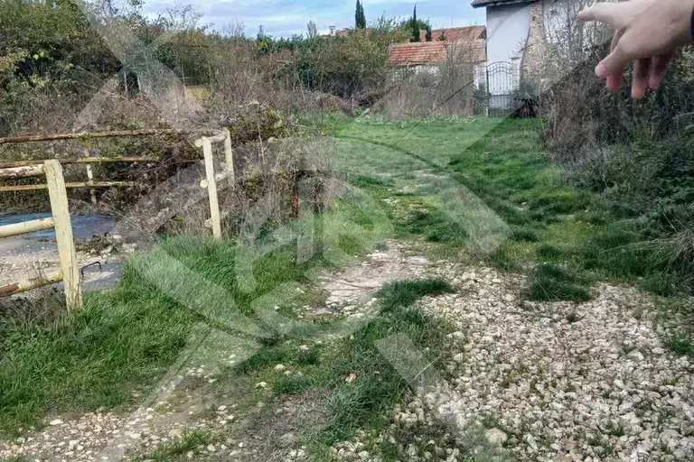 Парцел във Варна, Бриз