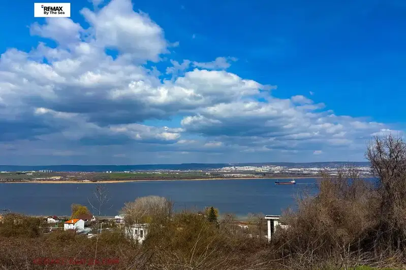 Парцел във Варна, м-т Орехчето
