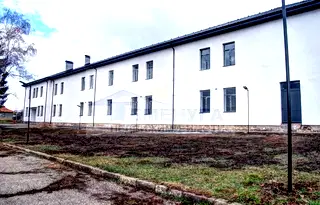 Бизнес имот в Перник, Брезник