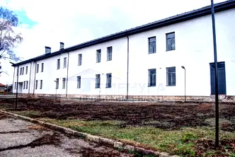 Бизнес имот в Перник, Брезник