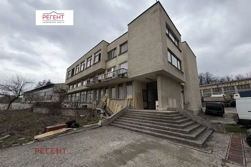 Промишлена сграда в Габрово, Център