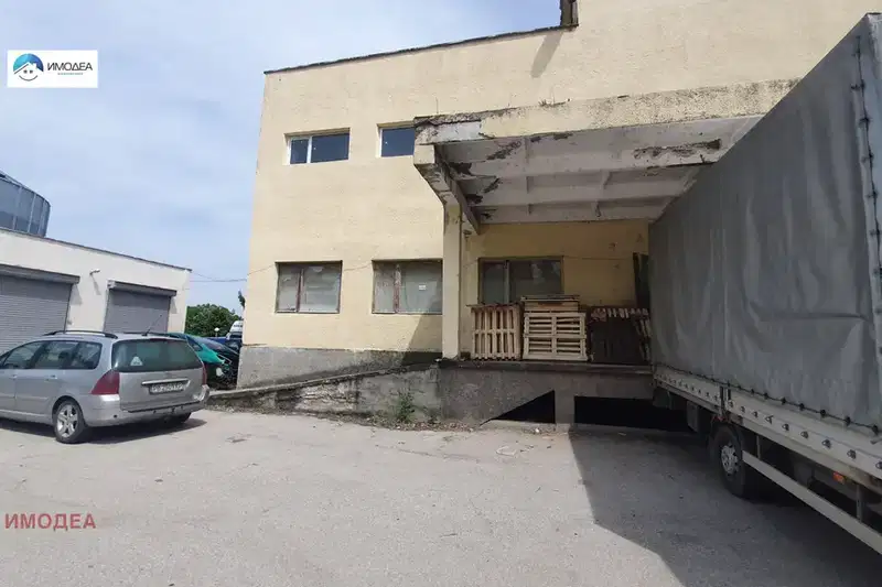 Промишлена сграда във Велико Търново, Павликени