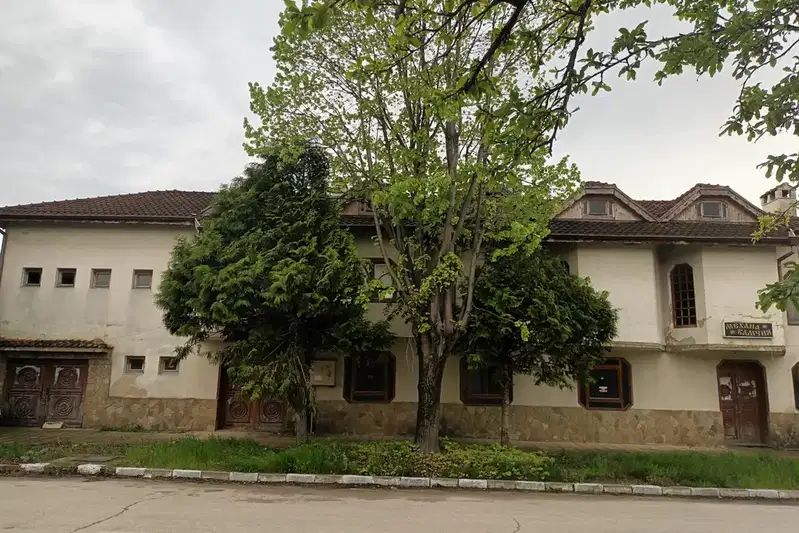 Промишлена сграда в Ловеч, Троян