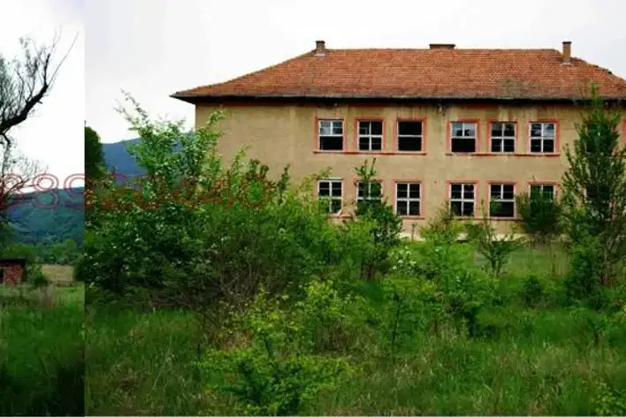 Промишлена сграда в Перник, Трън