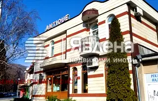 Промишлена сграда в София, Златица