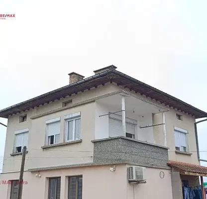 Снимка 2 — Двуетажна къща с двор в гр. Луковит, област Ловеч