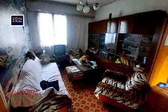 Етаж от къща във Враца, Мездра