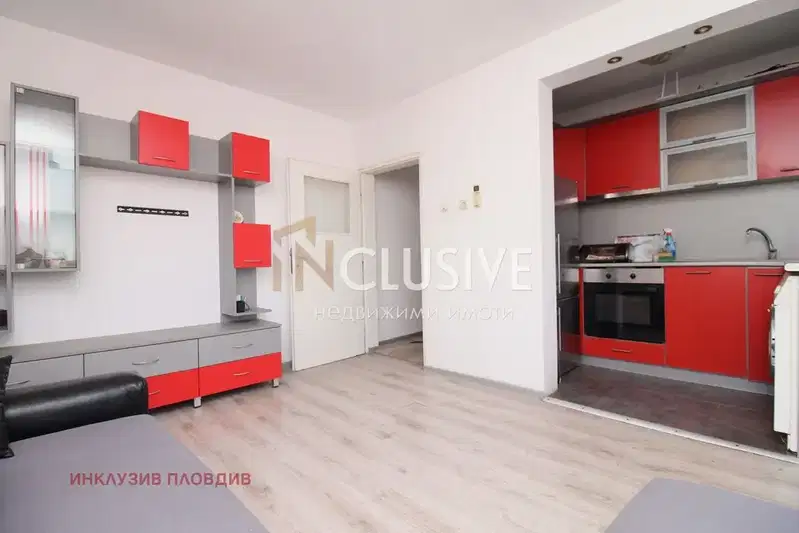 Floor of House in Pazardjik, Centyr
