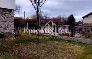 Етаж от къща в Перник, Църква