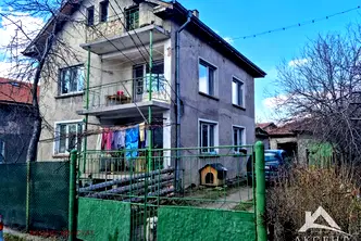 Етаж от къща в Перник, Църква