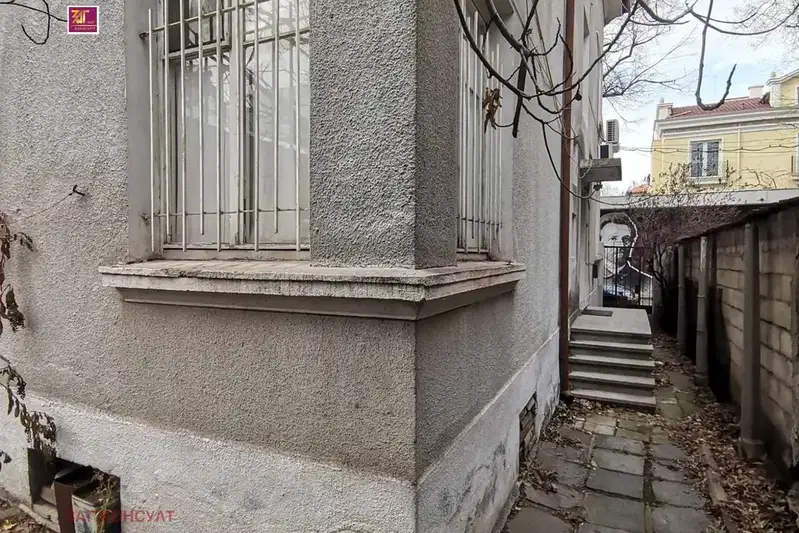 Floor of House in Plovdiv, Centyr