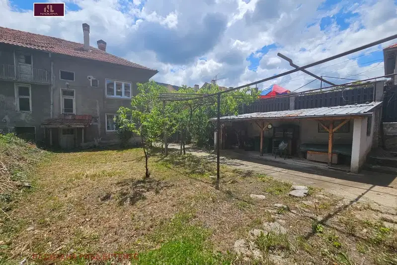 Floor of House in Kyustendil, Rila