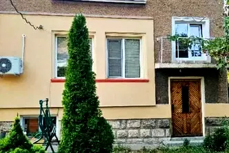 Етаж от къща в Русе, Родина 2