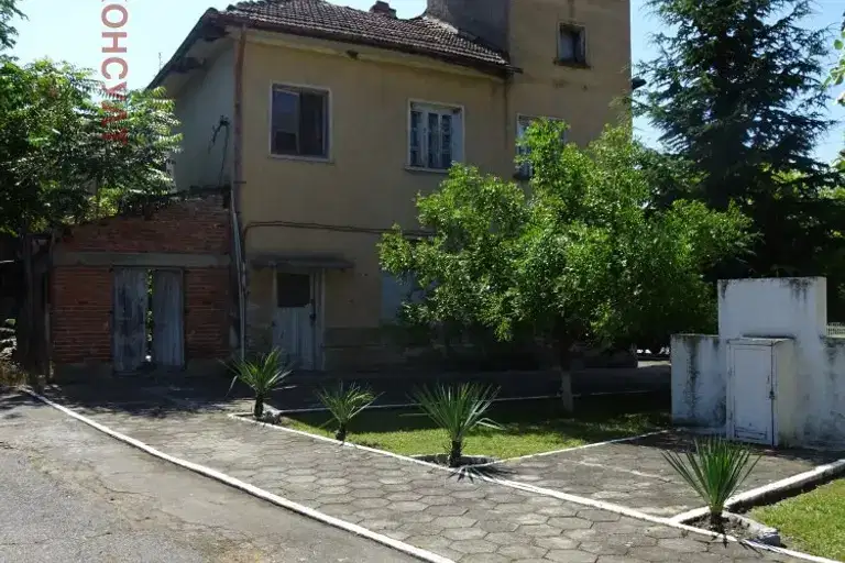 Втори етаж от административна сграда в с. Трънково, обл. Стара Загора