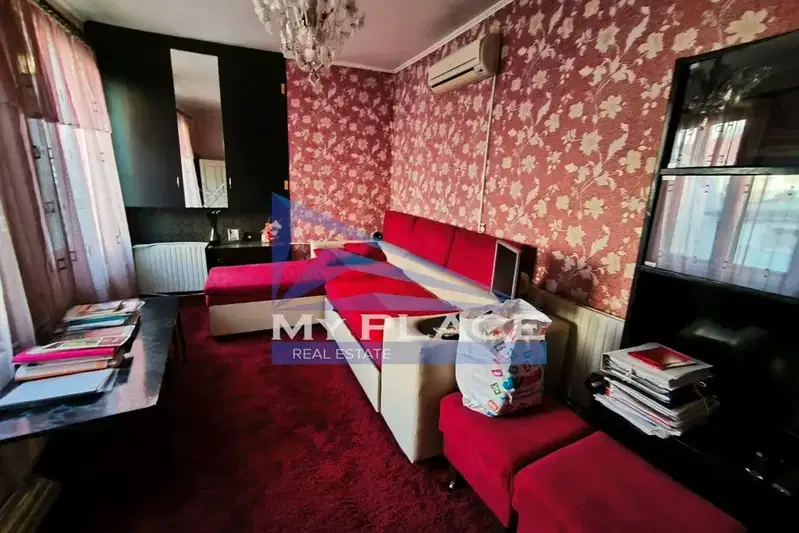 Floor of House in Shumen, Centyr