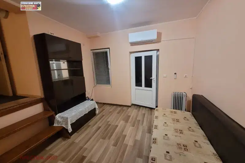 Floor of House in Shumen, Grivica