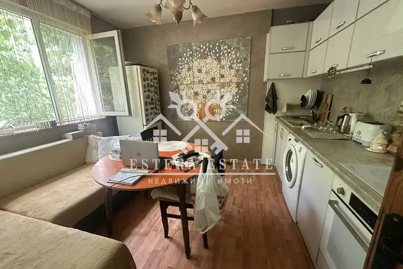Floor of House in Shumen, Voenno Uchilishte
